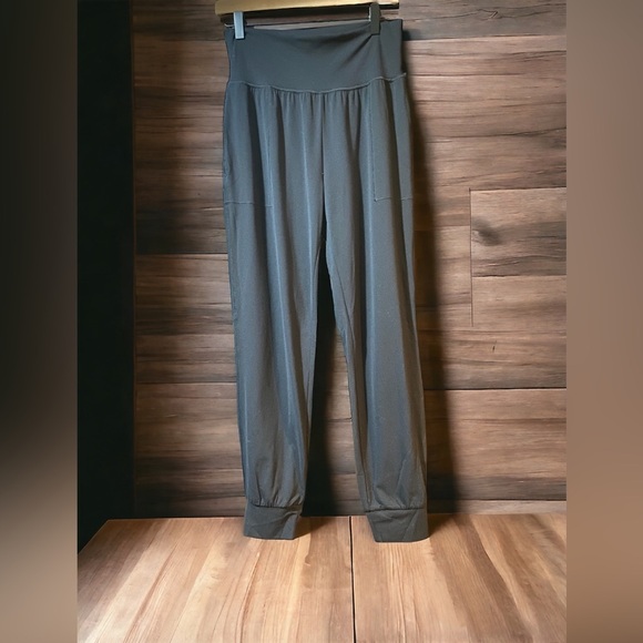 Athleta Black Cruise Jogger. Size MT. Excellent Condition. - Picture 4 of 10